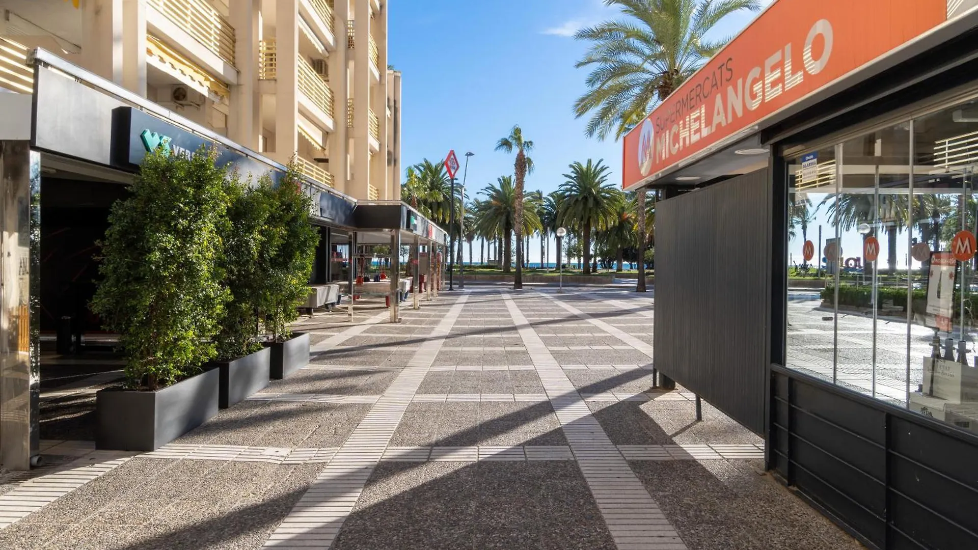 Novelty-Primera Linea Mar Salou 0*,  Spain